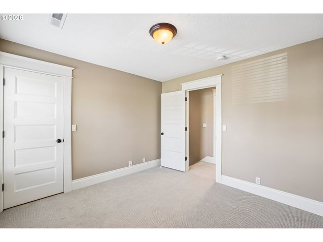1634 Se SPOKANE St, Portland, OR 97202