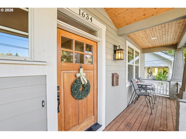 1634 Se SPOKANE St, Portland, OR 97202