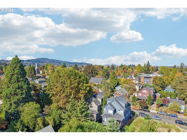 1634 Se SPOKANE St, Portland, OR 97202