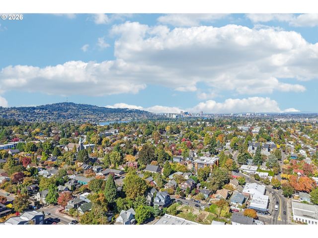 1634 Se SPOKANE St, Portland, OR 97202