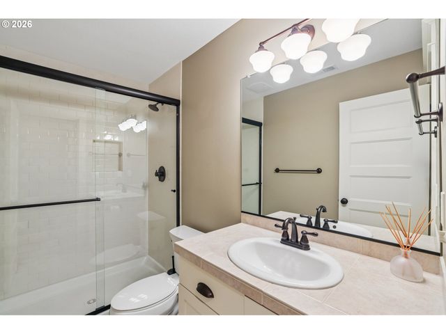 1634 Se SPOKANE St, Portland, OR 97202