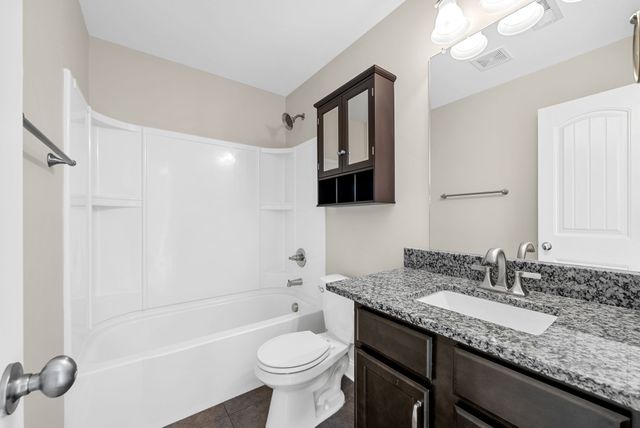 2048 Bandera Dr, Clarksville, TN 37042