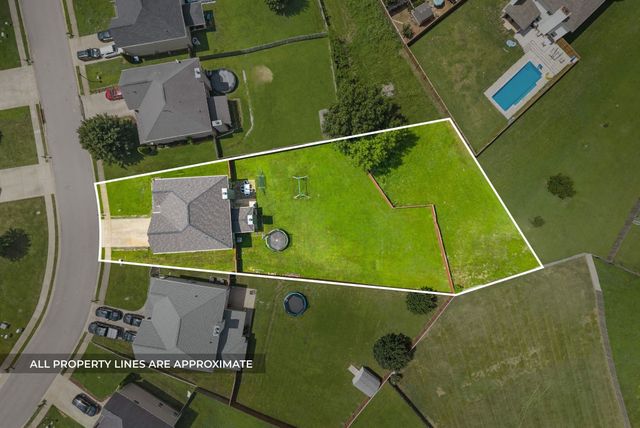 2048 Bandera Dr, Clarksville, TN 37042