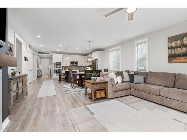 1122 Gabriella Ln, Berthoud, CO 80513