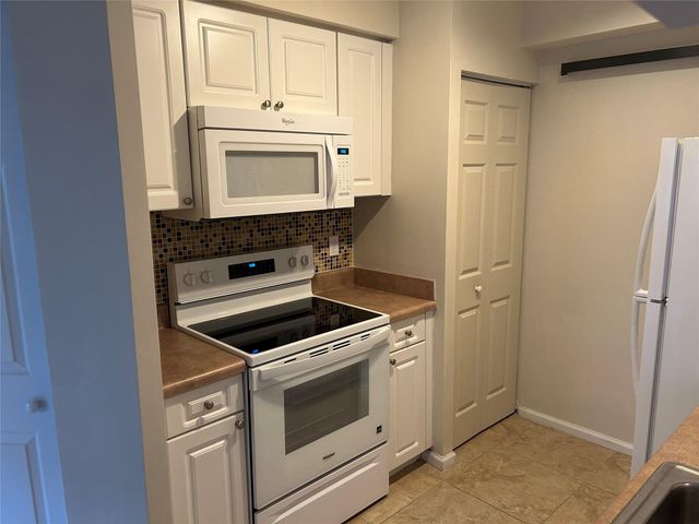 17150 N Bay Rd, Sunny Isles Beach, FL 33160