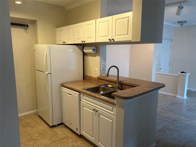 17150 N Bay Rd, Sunny Isles Beach, FL 33160