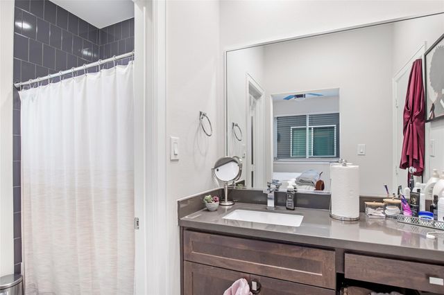 325 Eado Park Circle, Houston, TX 77020