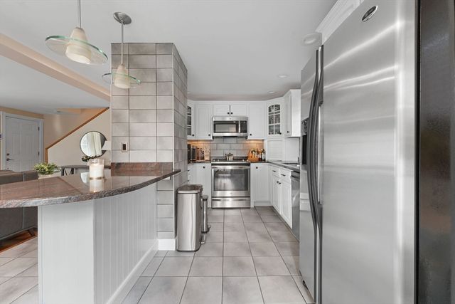 166 Charles St, New Bedford, MA 02744