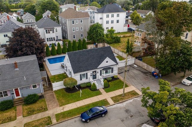 166 Charles St, New Bedford, MA 02744