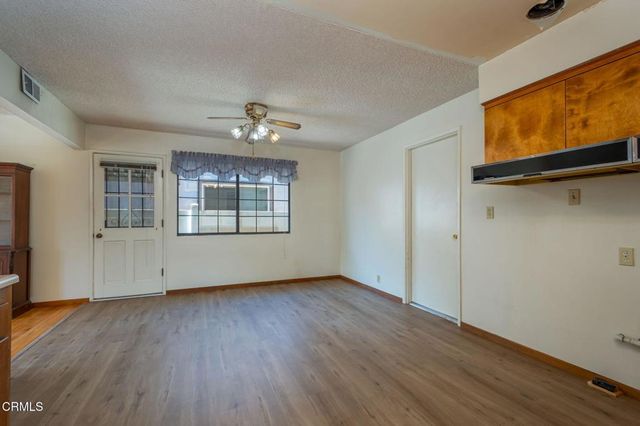 304 Moultrie Place, Santa Paula, CA 93060