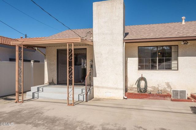 304 Moultrie Place, Santa Paula, CA 93060