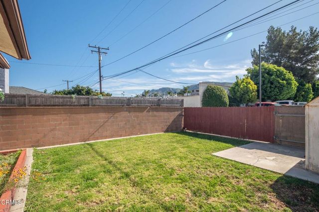 304 Moultrie Place, Santa Paula, CA 93060