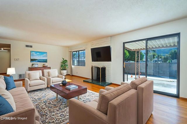 304 Moultrie Place, Santa Paula, CA 93060