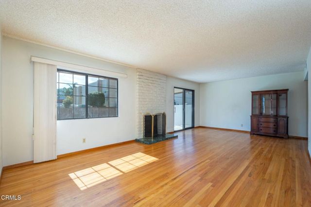 304 Moultrie Place, Santa Paula, CA 93060