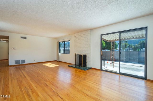 304 Moultrie Place, Santa Paula, CA 93060