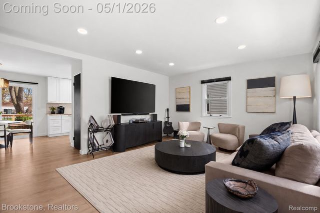 4422 THORNCROFT Avenue, Royal Oak, MI 48073