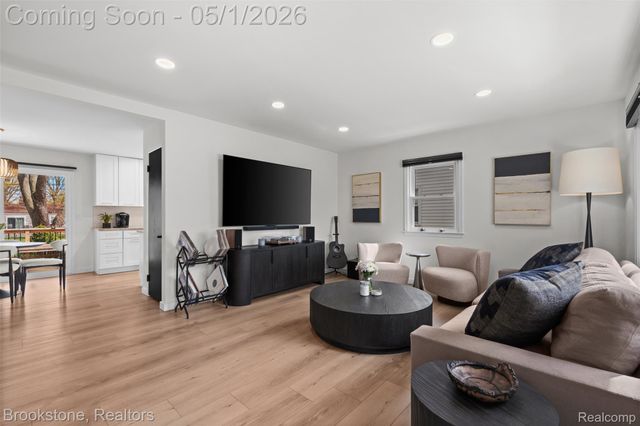 4422 THORNCROFT Avenue, Royal Oak, MI 48073