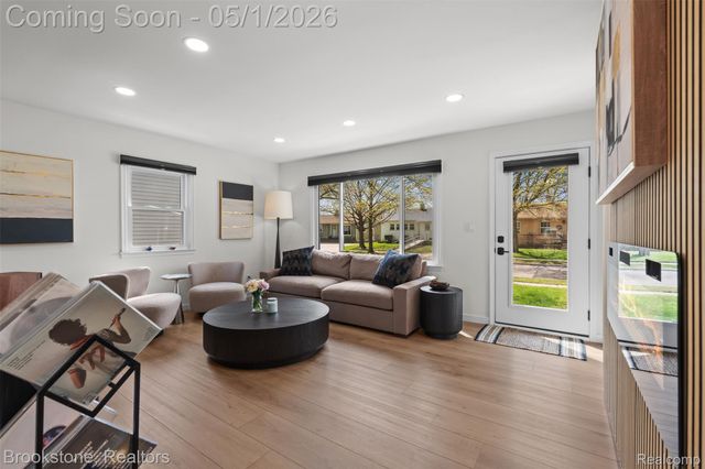 4422 THORNCROFT Avenue, Royal Oak, MI 48073