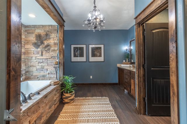 524 County Road 241, Ovalo, TX 79541