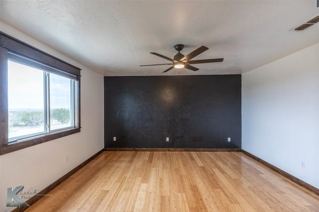 524 County Road 241, Ovalo, TX 79541