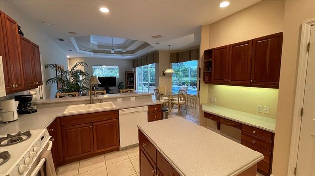 6606 PINEFEATHER COURT, Bradenton, FL 34203