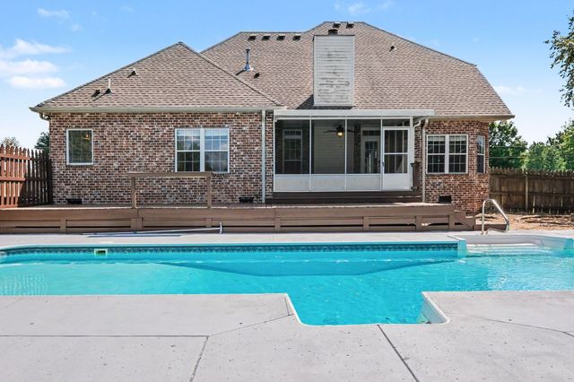 756 Starpoint Dr, Gallatin, TN 37066