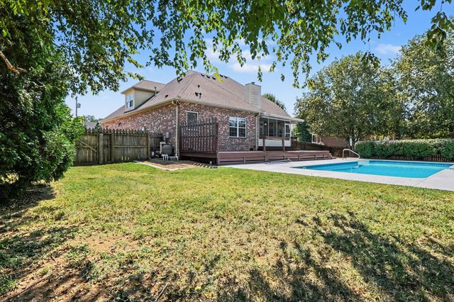 756 Starpoint Dr, Gallatin, TN 37066