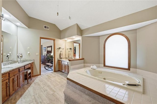 7432 N Granby Avenue, Kansas City, MO 64151