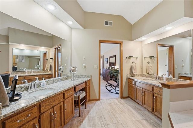 7432 N Granby Avenue, Kansas City, MO 64151