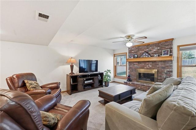 7432 N Granby Avenue, Kansas City, MO 64151