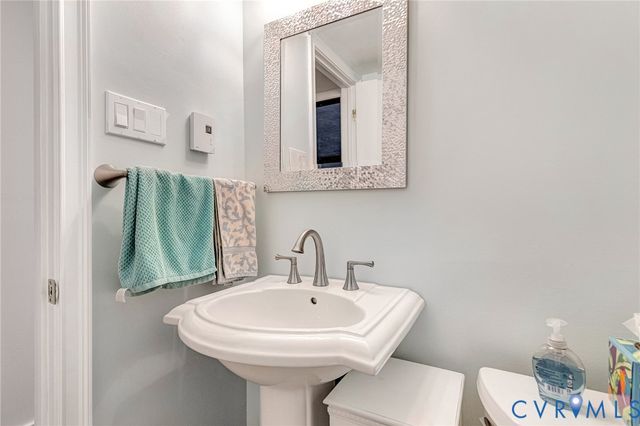 10052 Beechwood Dr, Mechanicsville, VA 23116