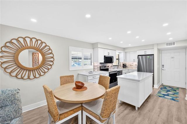 2230 Camino Del Mar DR 2A4, Sanibel, FL 33957