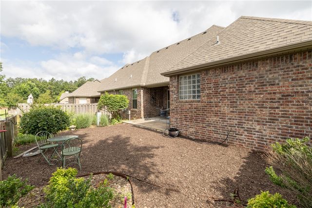 4011 N Meadow View Drive, Fayetteville, AR 72703