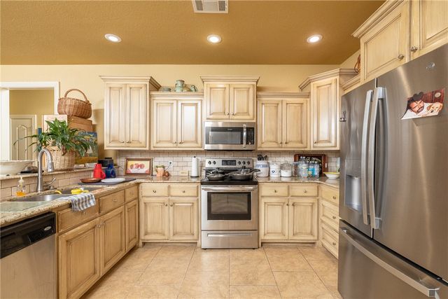 4011 N Meadow View Drive, Fayetteville, AR 72703