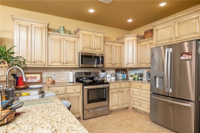 4011 N Meadow View Drive, Fayetteville, AR 72703