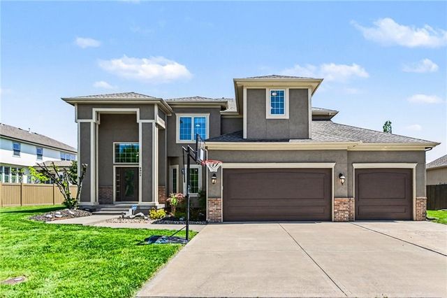 8804 SE 1st Street, Lee's Summit, MO 64064