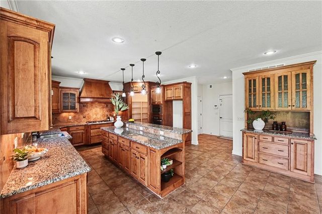 8804 SE 1st Street, Lee's Summit, MO 64064