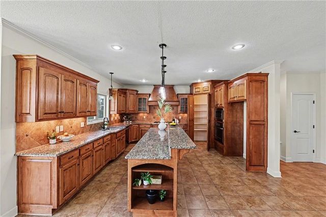 8804 SE 1st Street, Lee's Summit, MO 64064