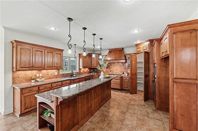 8804 SE 1st Street, Lee's Summit, MO 64064