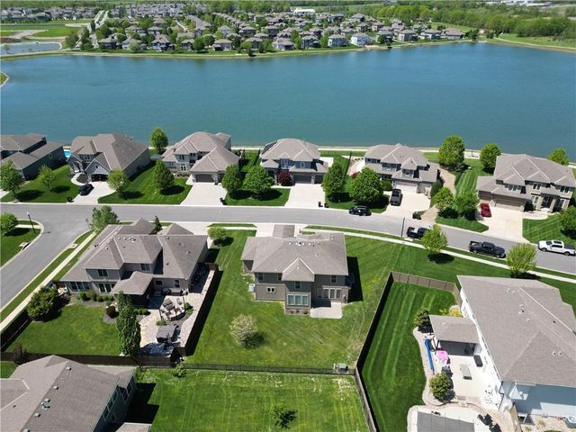 8804 SE 1st Street, Lee's Summit, MO 64064