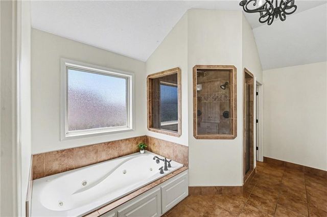 8804 SE 1st Street, Lee's Summit, MO 64064