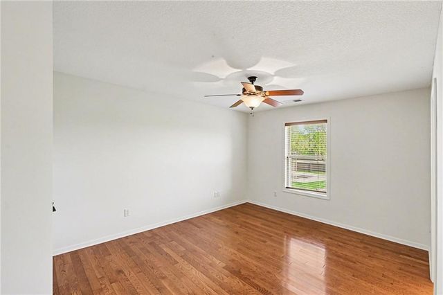 8804 SE 1st Street, Lee's Summit, MO 64064