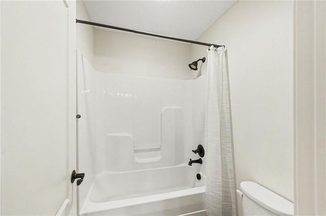 8804 SE 1st Street, Lee's Summit, MO 64064