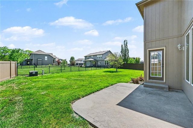 8804 SE 1st Street, Lee's Summit, MO 64064