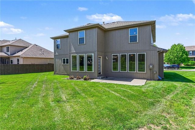 8804 SE 1st Street, Lee's Summit, MO 64064