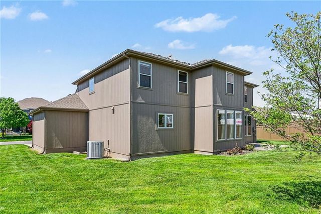 8804 SE 1st Street, Lee's Summit, MO 64064