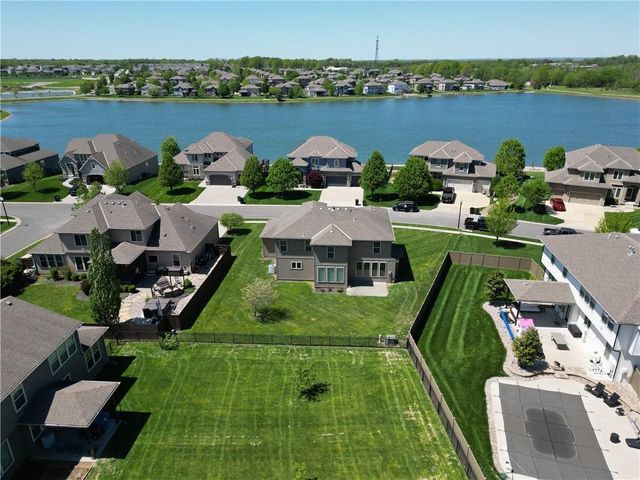 8804 SE 1st Street, Lee's Summit, MO 64064