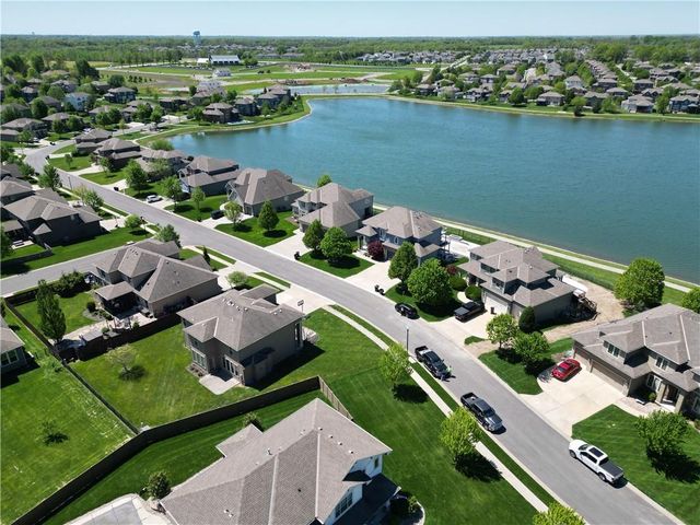 8804 SE 1st Street, Lee's Summit, MO 64064