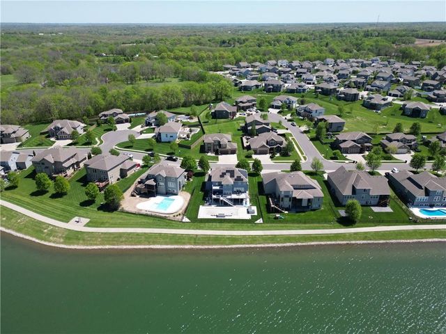 8804 SE 1st Street, Lee's Summit, MO 64064