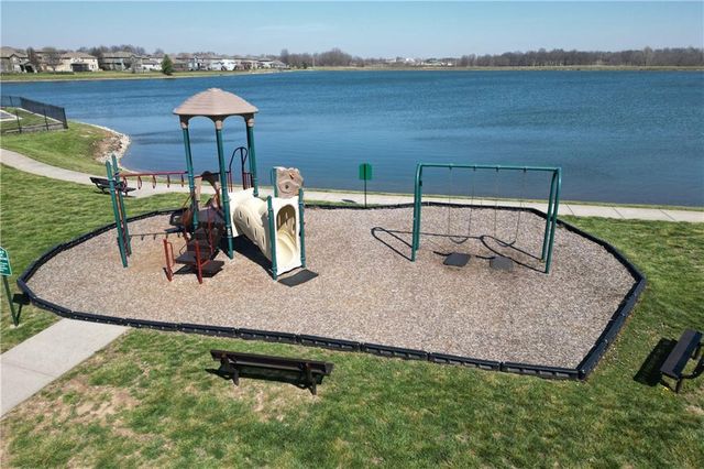 8804 SE 1st Street, Lee's Summit, MO 64064
